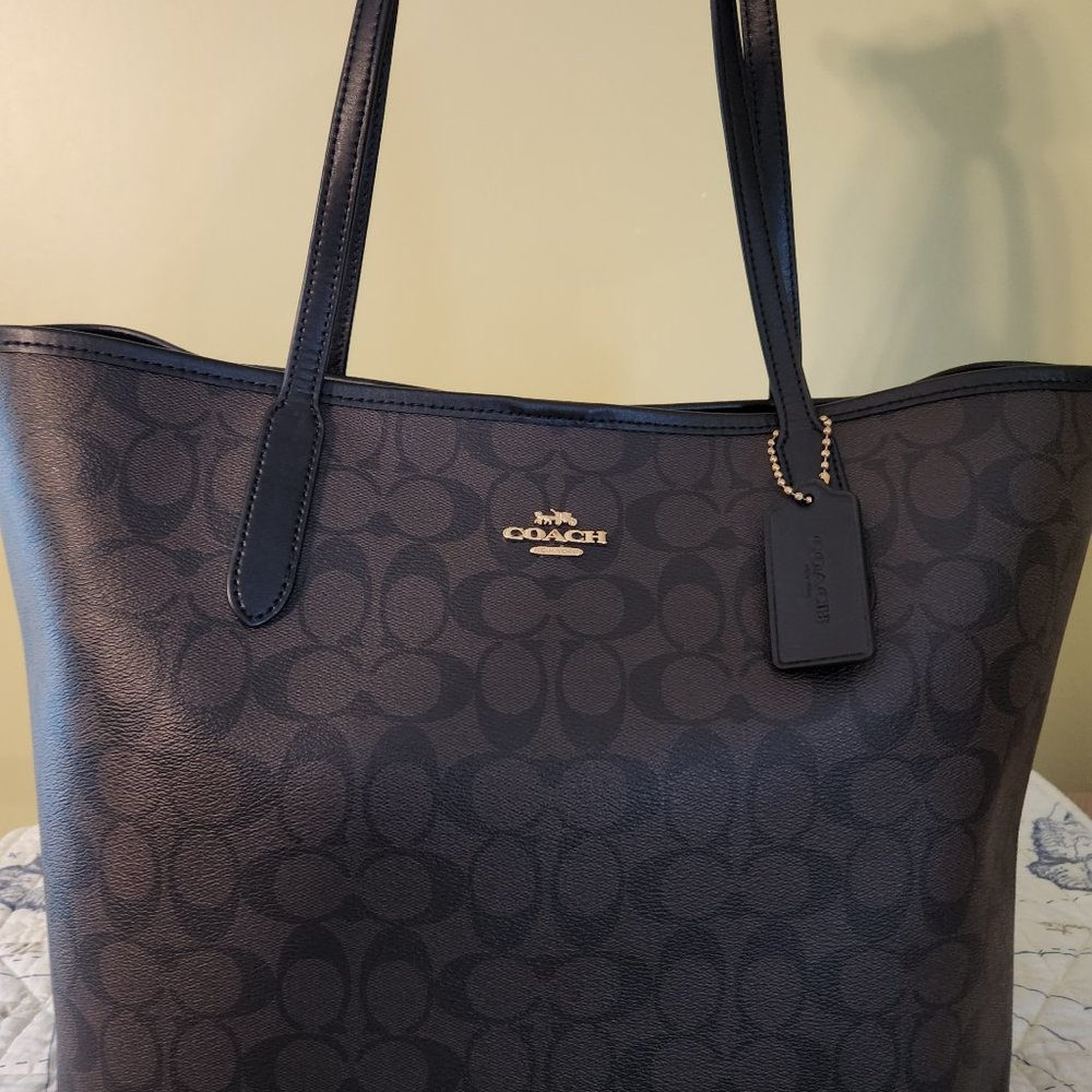 COACH CITY TOTE IN SIGNATURE CANVAS
